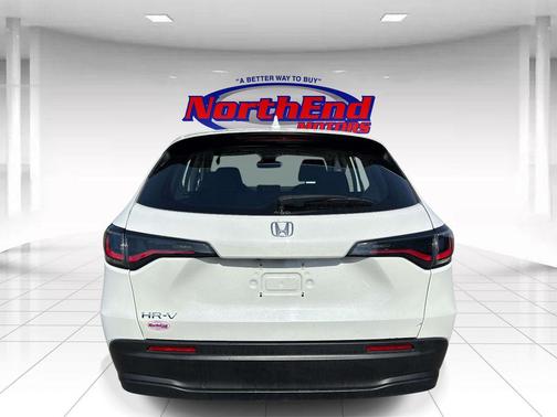 Platinum White Pearl 2023 Honda HR-V LX