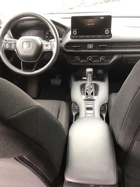 Platinum White Pearl 2023 Honda HR-V LX