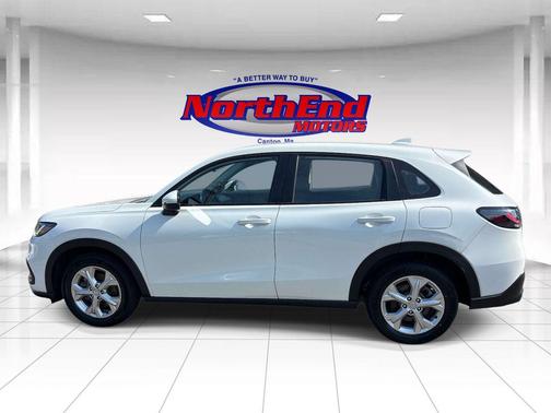 Platinum White Pearl 2023 Honda HR-V LX