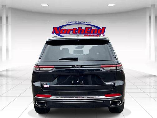 Diamond Black Crystal Pearlcoat 2023 Jeep Grand Cherokee 4xe Overland