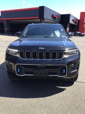 Diamond Black Crystal Pearlcoat 2023 Jeep Grand Cherokee 4xe Overland
