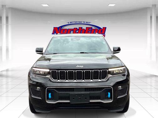 Diamond Black Crystal Pearlcoat 2023 Jeep Grand Cherokee 4xe Overland