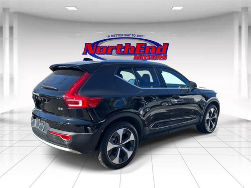 2025 Volvo XC40 B5 Plus Bright Theme