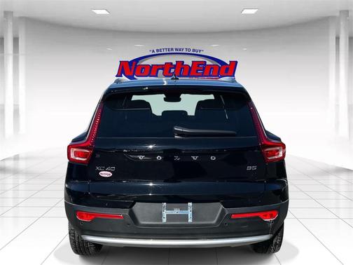 2025 Volvo XC40 B5 Plus Bright Theme