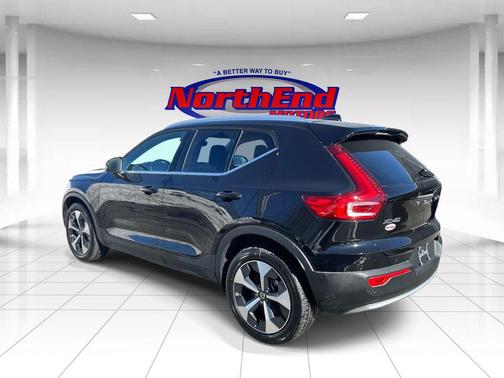 2025 Volvo XC40 B5 Plus Bright Theme