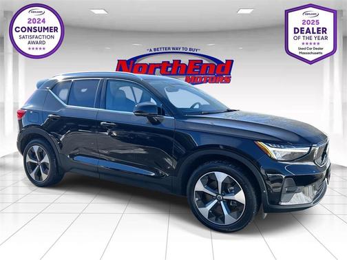 2025 Volvo XC40 B5 Plus Bright Theme