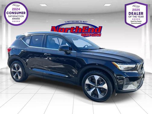 2025 Volvo XC40 B5 Plus Bright Theme