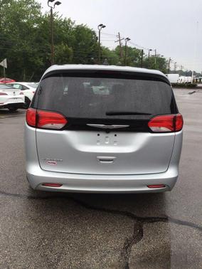 Silver Mist Clearcoat 2023 Chrysler Voyager LX