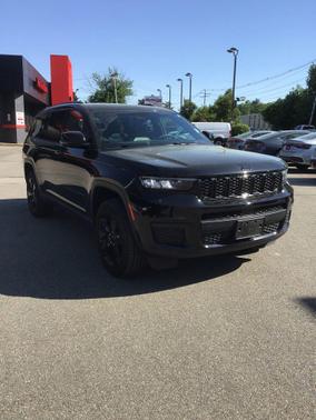 Diamond Black Crystal Pearlcoat 2023 Jeep Grand Cherokee L Altitude