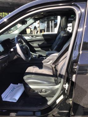 Diamond Black Crystal Pearlcoat 2023 Jeep Grand Cherokee L Altitude