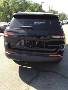 Diamond Black Crystal Pearlcoat 2023 Jeep Grand Cherokee L Altitude