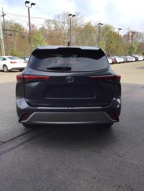 Magnetic Gray Metallic 2020 Toyota Highlander Platinum
