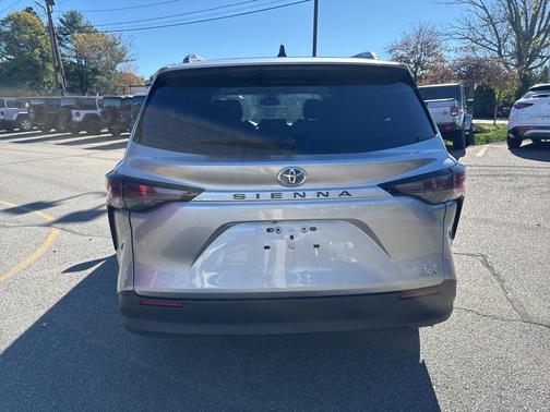 2024 Toyota Sienna XLE 8 Passenger