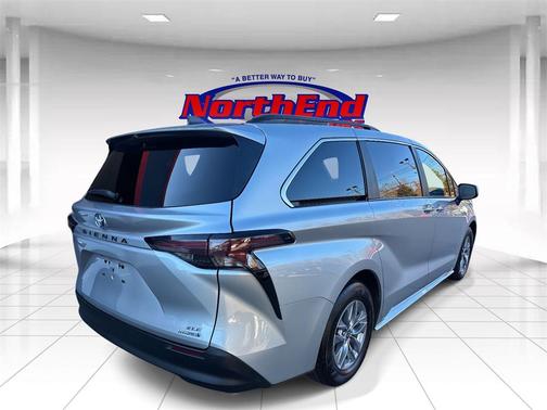 2024 Toyota Sienna XLE