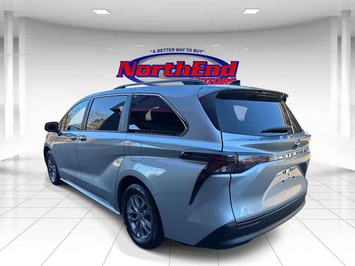 2024 Toyota Sienna XLE