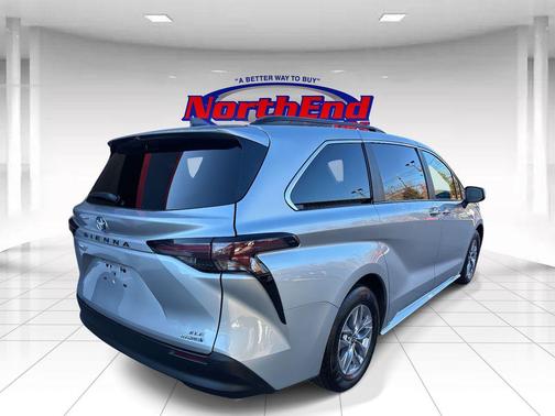 2024 Toyota Sienna XLE