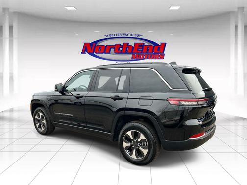 Diamond Black Crystal Pearlcoat 2024 Jeep Grand Cherokee 4xe Base