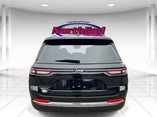 Diamond Black Crystal Pearlcoat 2024 Jeep Grand Cherokee 4xe Base