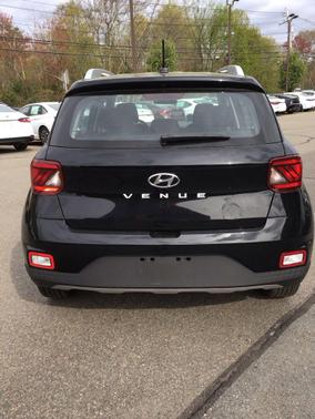 Onyx Black 2025 Hyundai VENUE SEL