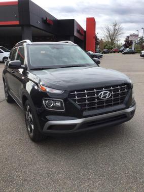 Onyx Black 2025 Hyundai VENUE SEL