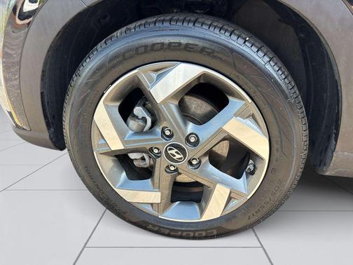 Onyx Black 2025 Hyundai VENUE SEL