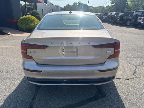 2023 Volvo S60 Recharge Plug-In Hybrid T8 Plus Dark Theme