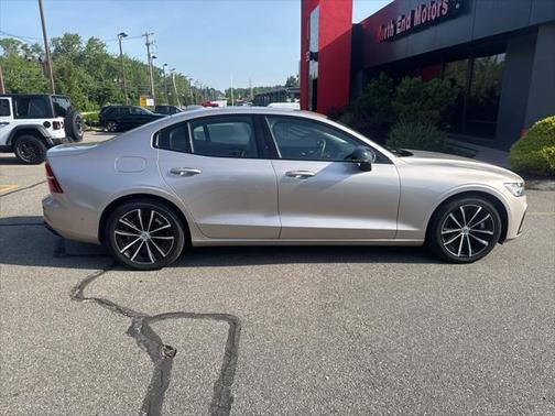 2023 Volvo S60 Recharge Plug-In Hybrid T8 Plus Dark Theme