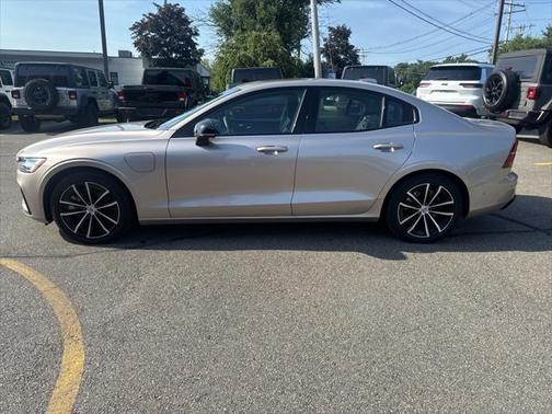 2023 Volvo S60 Recharge Plug-In Hybrid T8 Plus Dark Theme