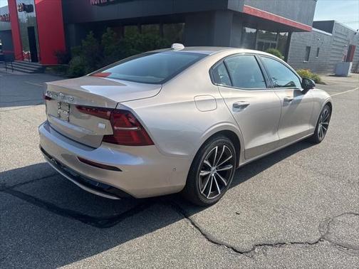2023 Volvo S60 Recharge Plug-In Hybrid T8 Plus Dark Theme