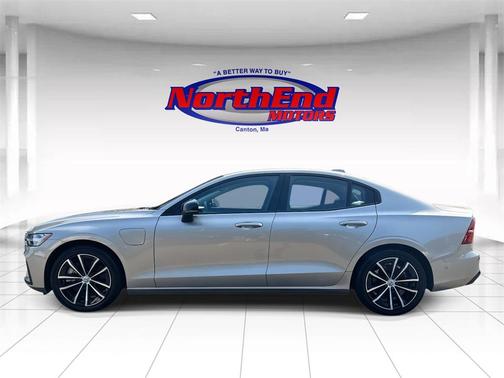2023 Volvo S60 Recharge Plug-In Hybrid T8 Plus Dark Theme