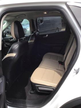 Oxford White 2022 Ford Escape SEL