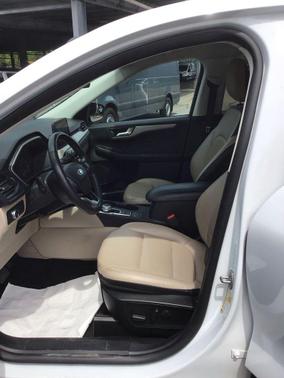 Oxford White 2022 Ford Escape SEL