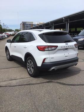 Oxford White 2022 Ford Escape SEL