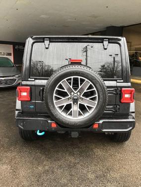Black Clearcoat 2022 Jeep Wrangler Unlimited 4xe Sahara High Altitude