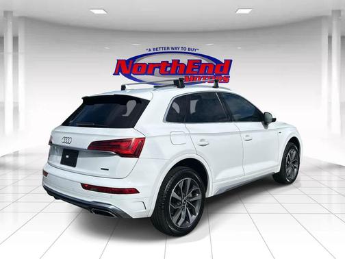 Ibis White 2022 Audi Q5 45 S line Premium Plus