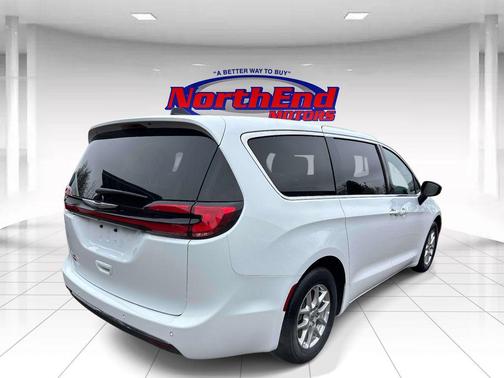 Bright White Clearcoat 2025 Chrysler Pacifica L