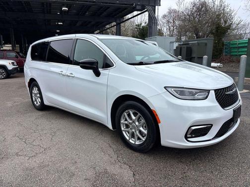Bright White Clearcoat 2025 Chrysler Pacifica L