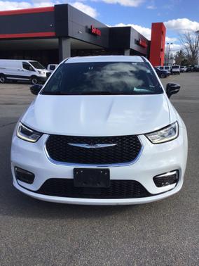 2025 Chrysler Pacifica L