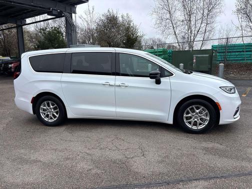 Bright White Clearcoat 2025 Chrysler Pacifica L