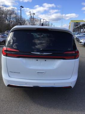 2025 Chrysler Pacifica L