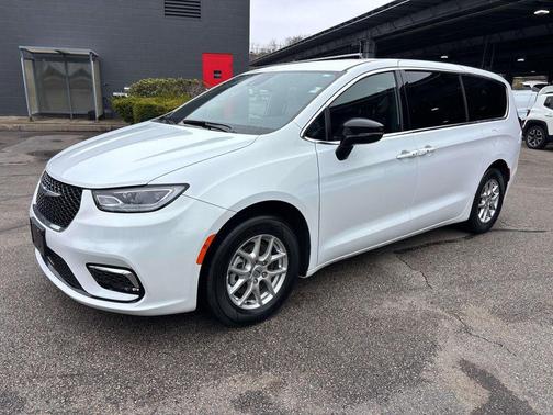 Bright White Clearcoat 2025 Chrysler Pacifica L