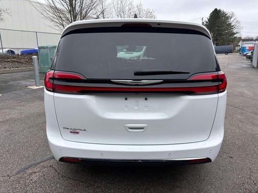 Bright White Clearcoat 2025 Chrysler Pacifica L