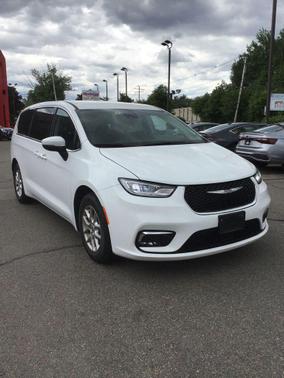 Bright White Clearcoat 2023 Chrysler Pacifica Touring L