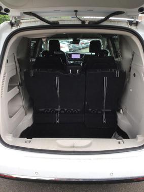 Bright White Clearcoat 2023 Chrysler Pacifica Touring L
