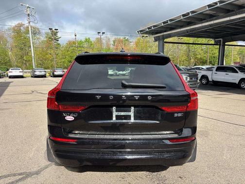 Onyx Black Metallic 2023 Volvo XC60 B5 Core