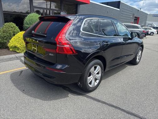 2022 Volvo XC60 B5 Momentum