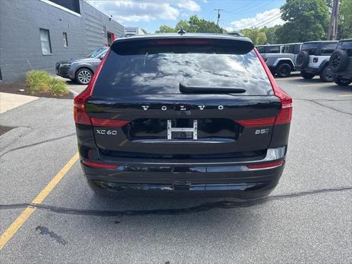 2022 Volvo XC60 B5 Momentum