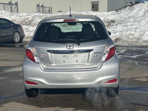 2012 Toyota Yaris LE