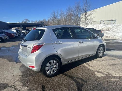 2012 Toyota Yaris LE