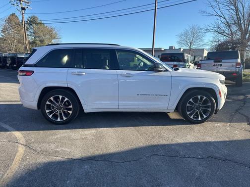 2022 Jeep Grand Cherokee 4xe Overland